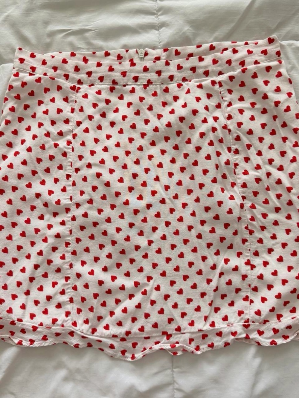 ZARA white mini skirt with red heart print